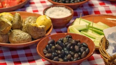 Eat Like a Cretan: The Ultimate Food & Drink Guide to Chania