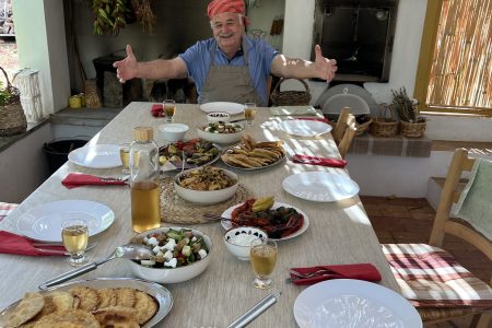 Αυθεντική εμπειρία κρητικής μαγειρικής στα Χανιά – Μαγειρέψτε και γευματίστε σε έναν οικογενειακό κήπο (2)